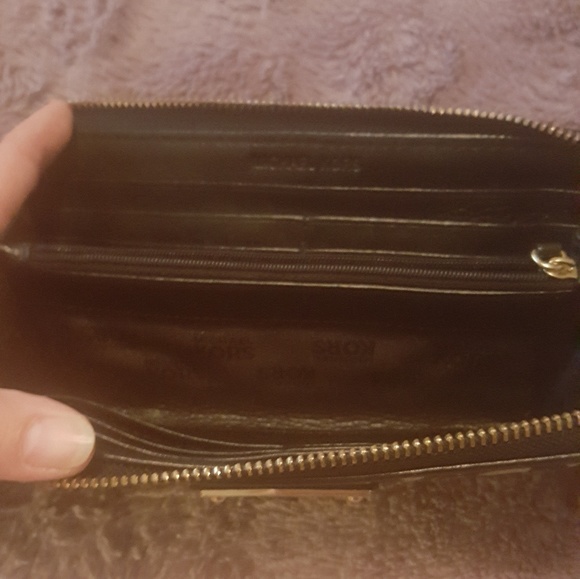 Michael Kors bag and wallet - Picture 3 of 8